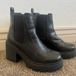 Women's Black Chunky Platform Chelsea Boots